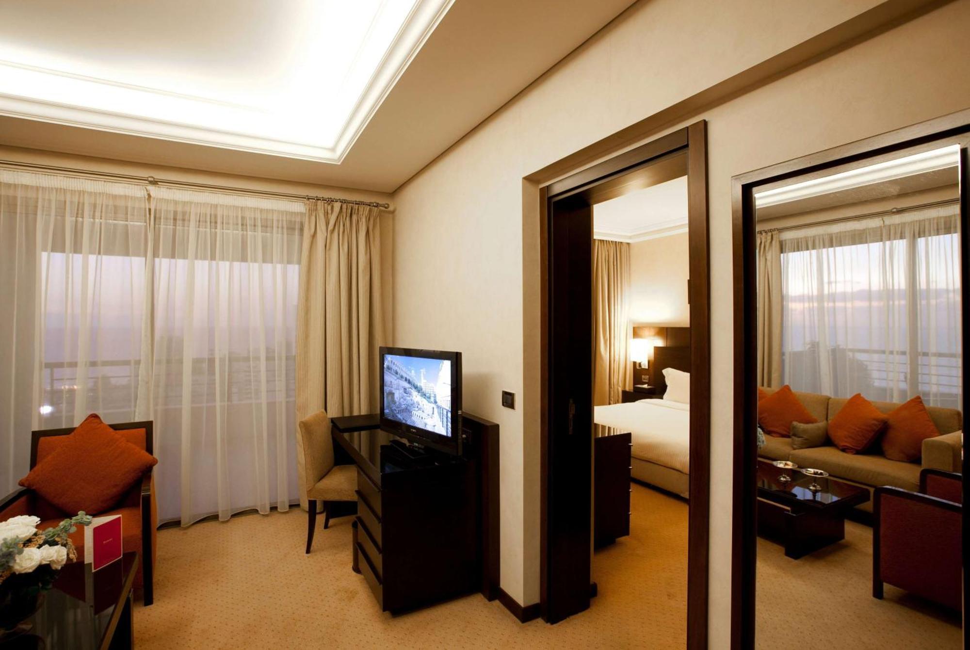 Ramada Plaza by Wyndham Beirut Raouche Beirute Exterior foto