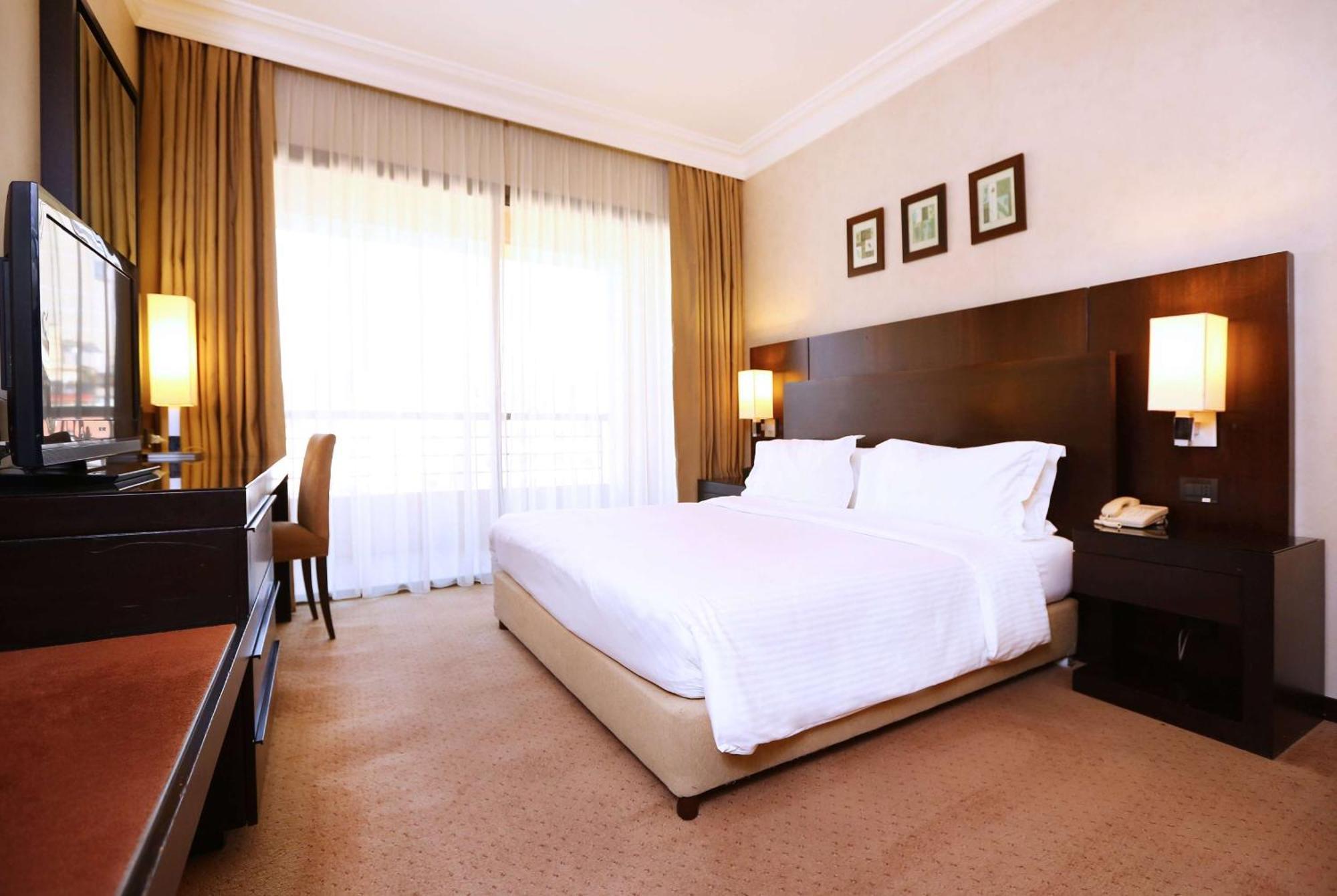 Ramada Plaza by Wyndham Beirut Raouche Beirute Exterior foto