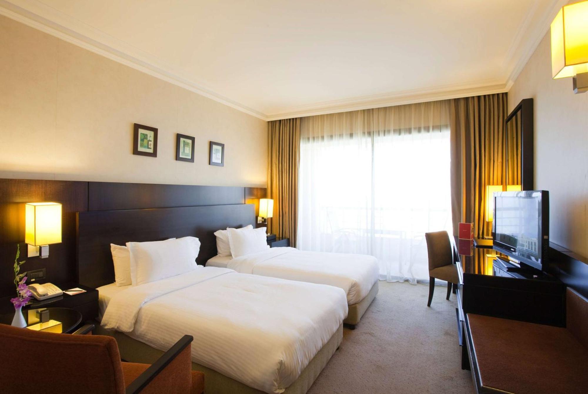 Ramada Plaza by Wyndham Beirut Raouche Beirute Exterior foto