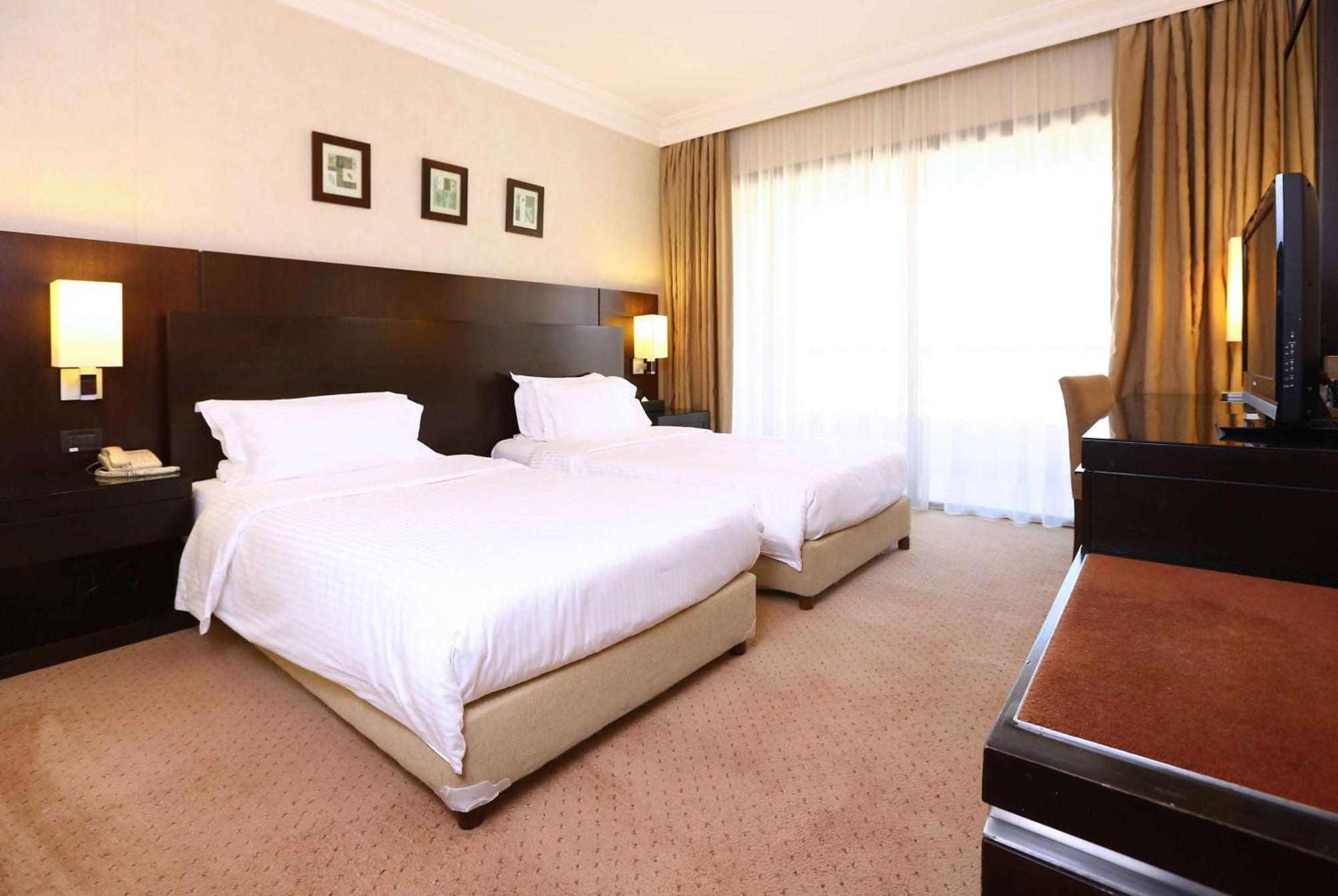 Ramada Plaza by Wyndham Beirut Raouche Beirute Exterior foto