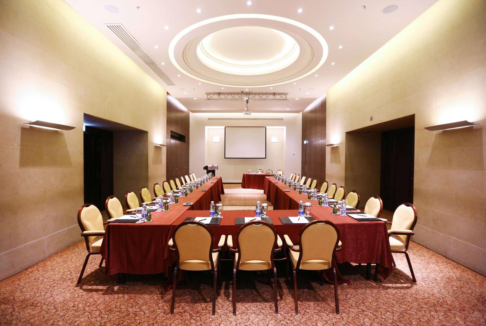 Ramada Plaza by Wyndham Beirut Raouche Beirute Exterior foto