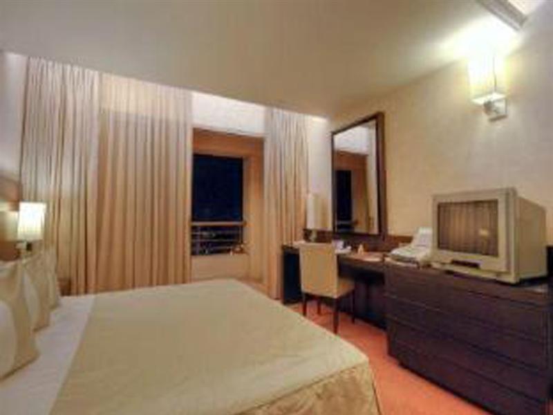 Ramada Plaza by Wyndham Beirut Raouche Beirute Exterior foto