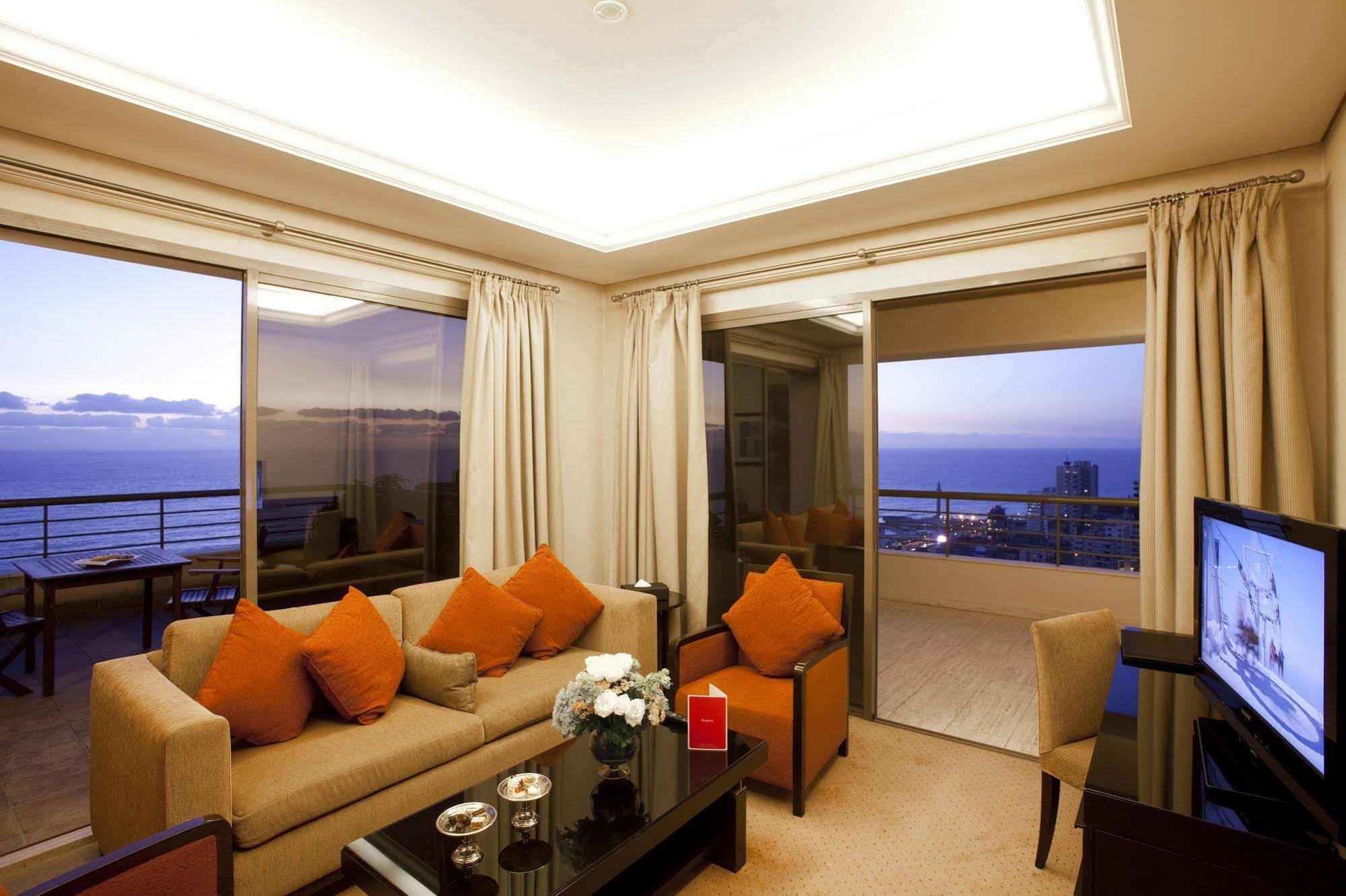 Ramada Plaza by Wyndham Beirut Raouche Beirute Exterior foto
