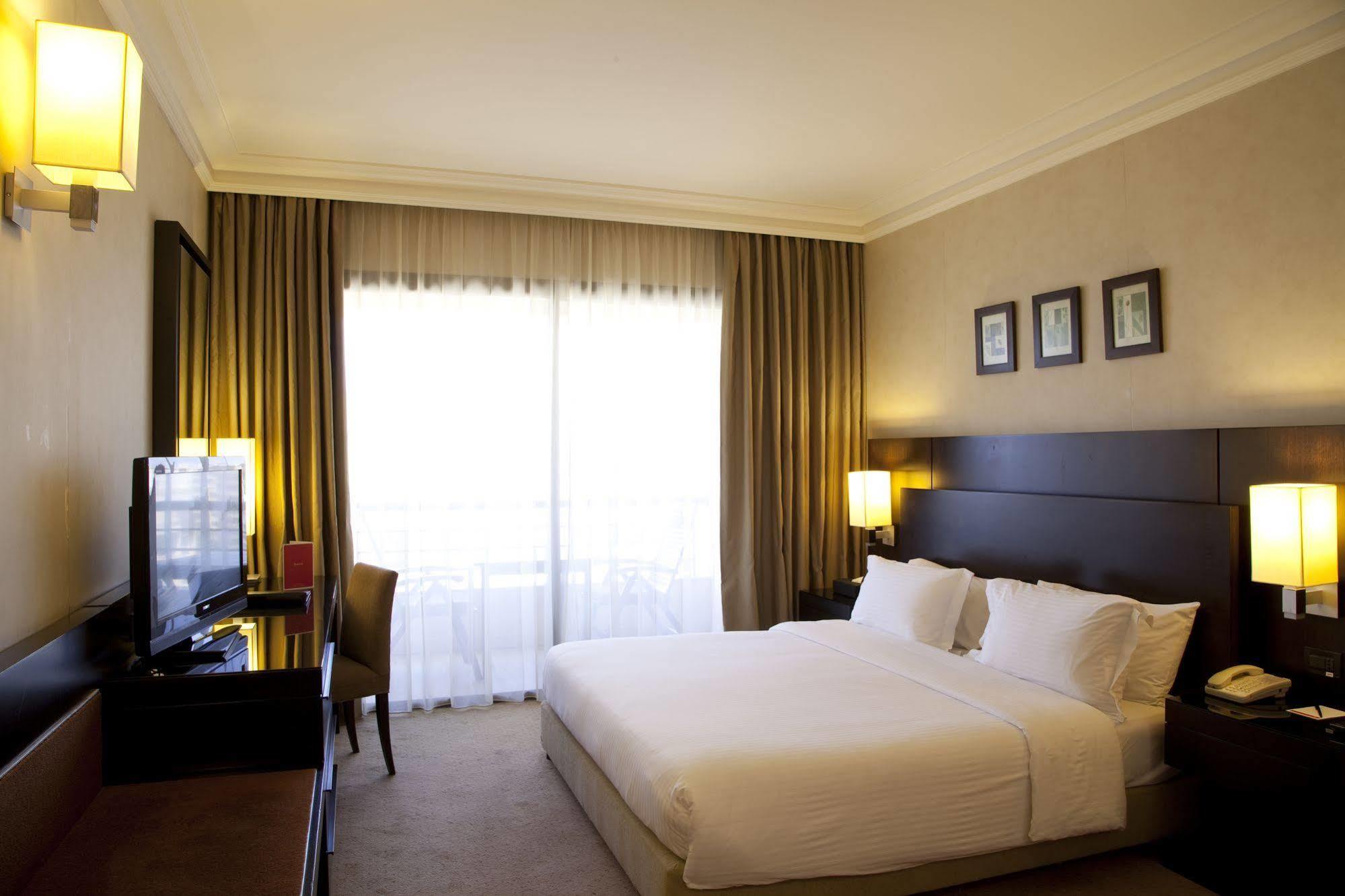 Ramada Plaza by Wyndham Beirut Raouche Beirute Exterior foto