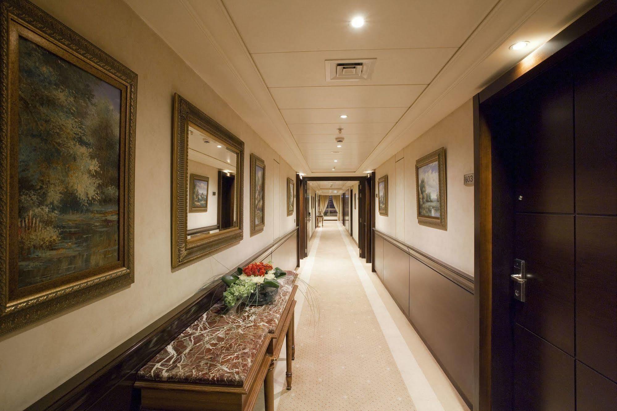 Ramada Plaza by Wyndham Beirut Raouche Beirute Exterior foto